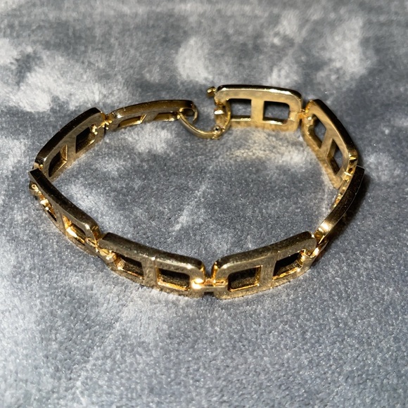Preloved Christian Dior bracelet great condition size is 7.5” minor scratches. - Picture 3 of 10